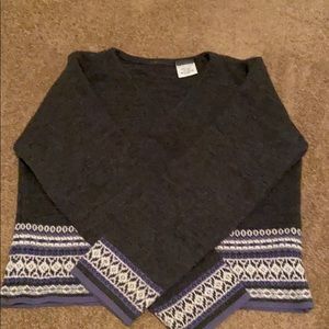 🔥3/$15 Girl’s gray V-neck sweater w/purple+white